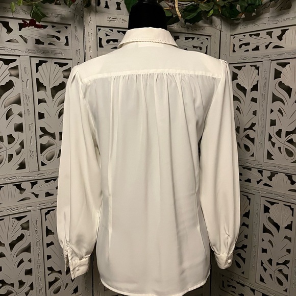 YVES St.CLAIR SIMPLY ELEGANT OFF WHITE SILKY BUTTON UP LONG SLEEVE TOP - Picture 6 of 9